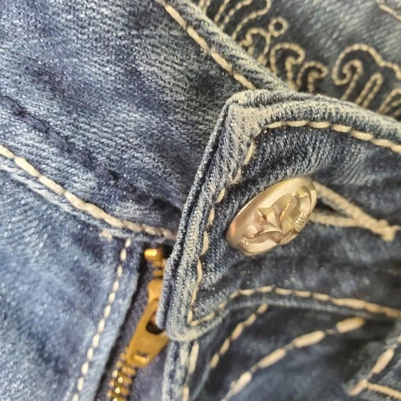 Miss Me Capri Cropped Jeans in Stretch Denim Roses Rhinestones Size 27 - Picture 12 of 14